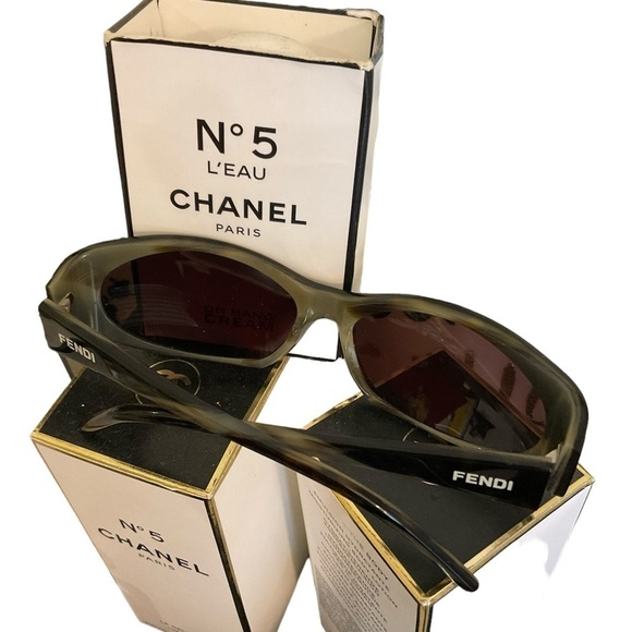 AUTHENTIC .FENDI Tortoise FS319. 57-015 -200-130 Shipped in Tom Ford hard shell. - Picture 1 of 11